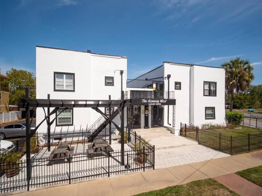 Modern Westshore Тампа Экстерьер фото