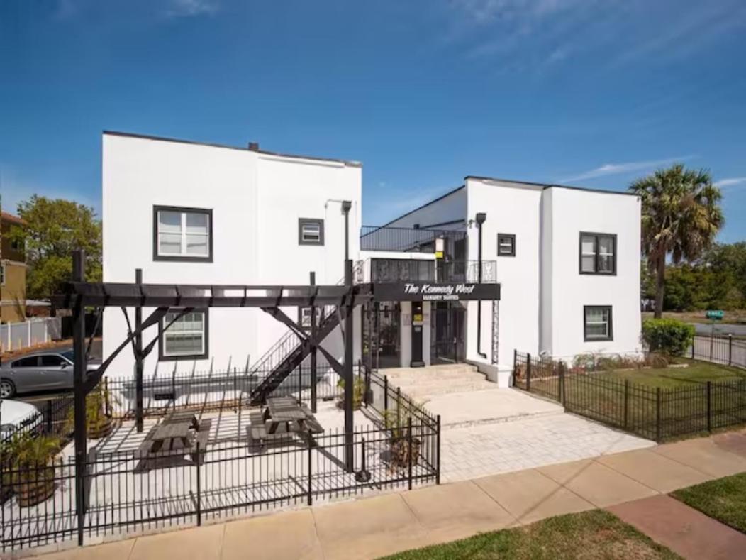 Modern Westshore Тампа Экстерьер фото