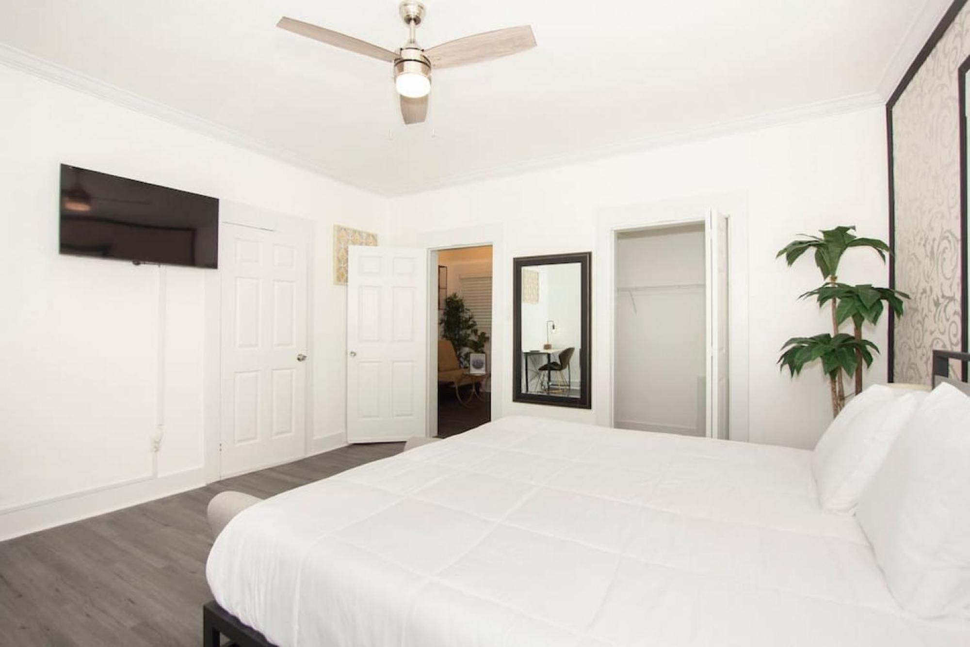 Modern Westshore Тампа Экстерьер фото