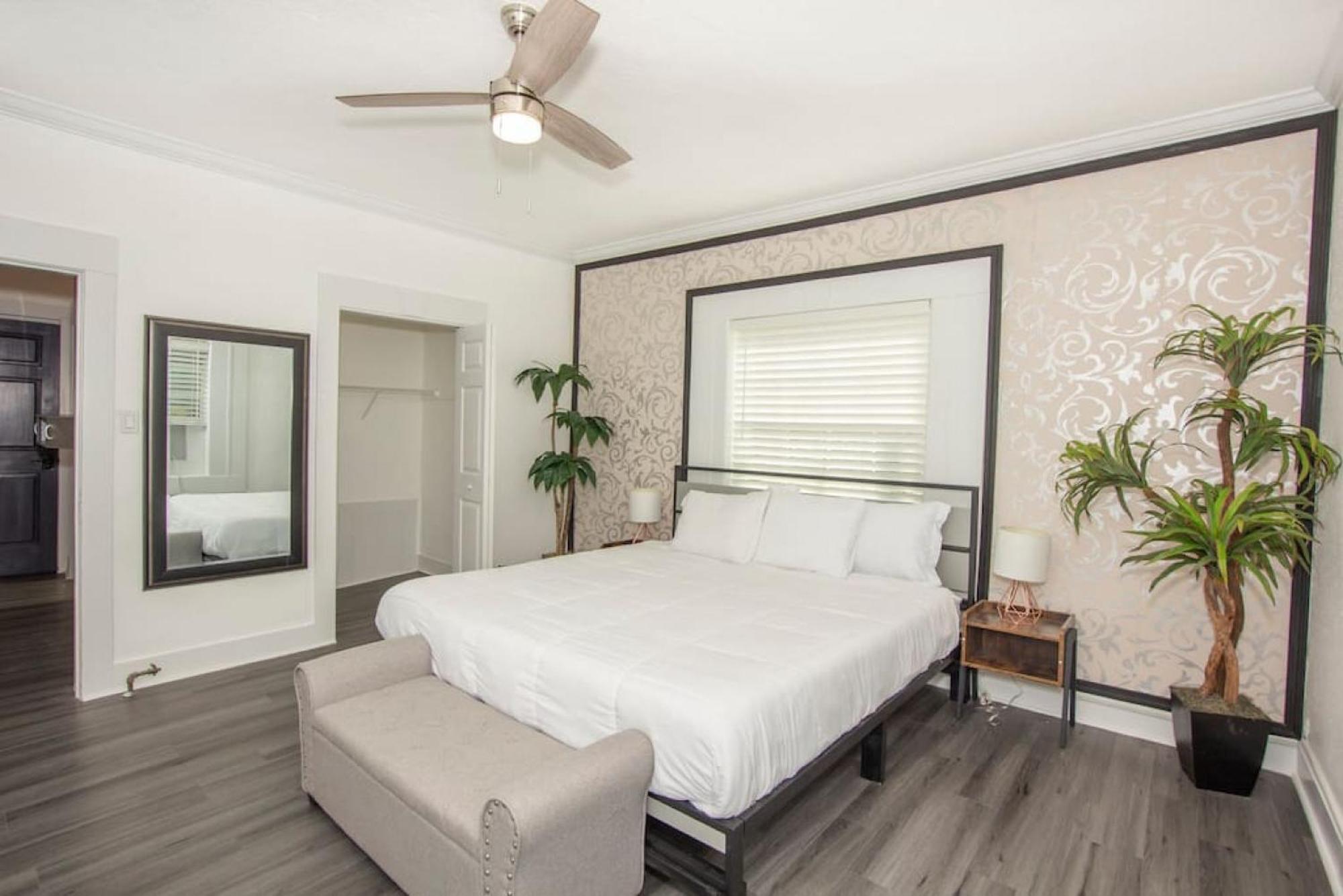 Modern Westshore Тампа Экстерьер фото